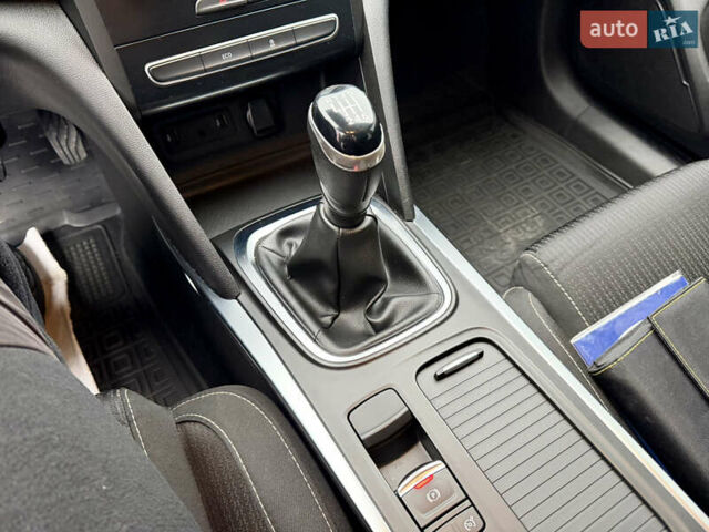 Білий Рено Меган, об'ємом двигуна 1.5 л та пробігом 245 тис. км за 13333 $, фото 32 на Automoto.ua