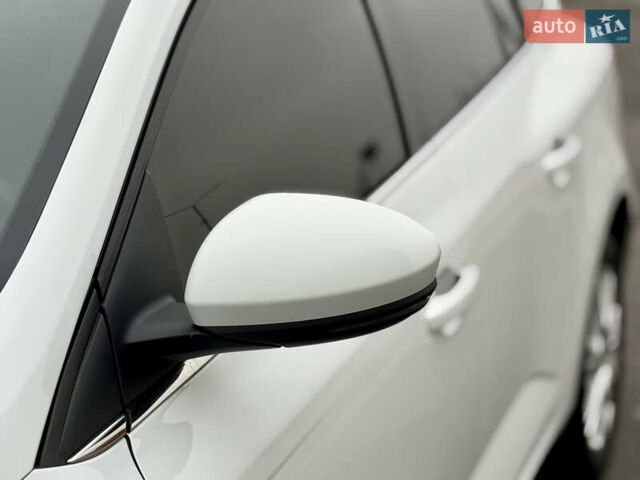 Білий Рено Меган, об'ємом двигуна 1.5 л та пробігом 245 тис. км за 13333 $, фото 5 на Automoto.ua