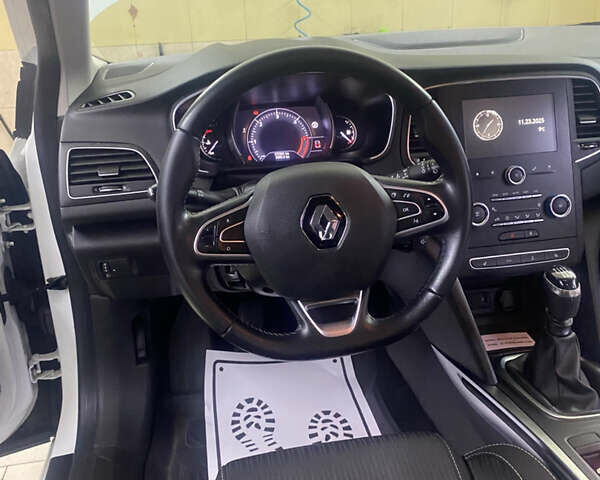 Белый Рено Меган, объемом двигателя 1.46 л и пробегом 177 тыс. км за 14300 $, фото 10 на Automoto.ua