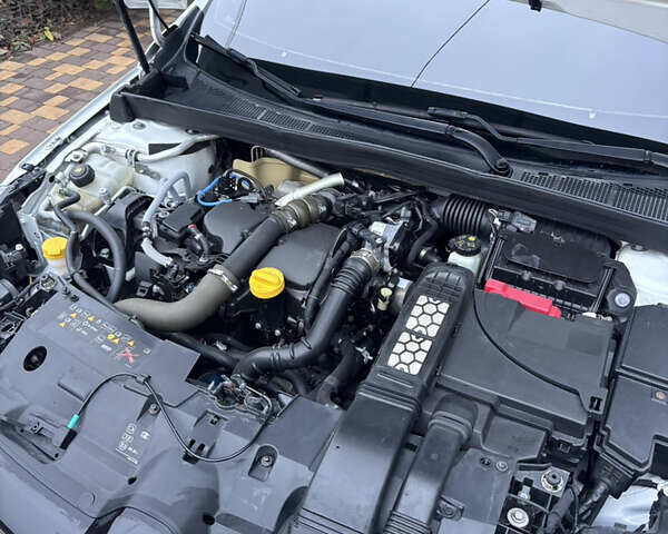 Білий Рено Меган, об'ємом двигуна 1.46 л та пробігом 252 тис. км за 13300 $, фото 10 на Automoto.ua