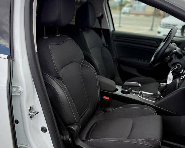 Рено Меган 2018 в Киеве на Automoto.ua Белый Рено Меган, объемом двигателя 1.5 л и пробегом 191 тыс. км за 14499 $, фото 19 на Automoto.ua