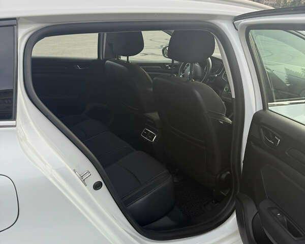 Белый Рено Меган, объемом двигателя 1.46 л и пробегом 254 тыс. км за 12500 $, фото 6 на Automoto.ua