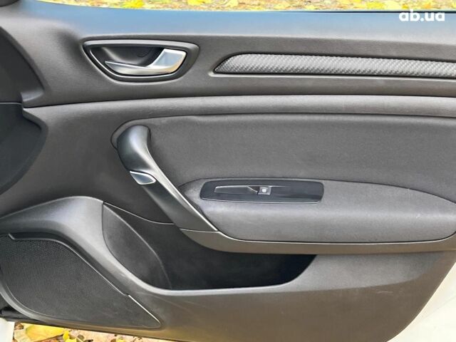 Белый Рено Меган, объемом двигателя 1.5 л и пробегом 250 тыс. км за 10890 $, фото 14 на Automoto.ua