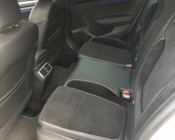 Белый Рено Меган, объемом двигателя 1.6 л и пробегом 267 тыс. км за 13650 $, фото 6 на Automoto.ua