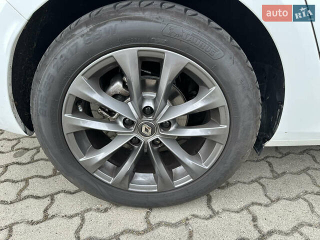 Белый Рено Меган, объемом двигателя 1.6 л и пробегом 217 тыс. км за 12900 $, фото 27 на Automoto.ua