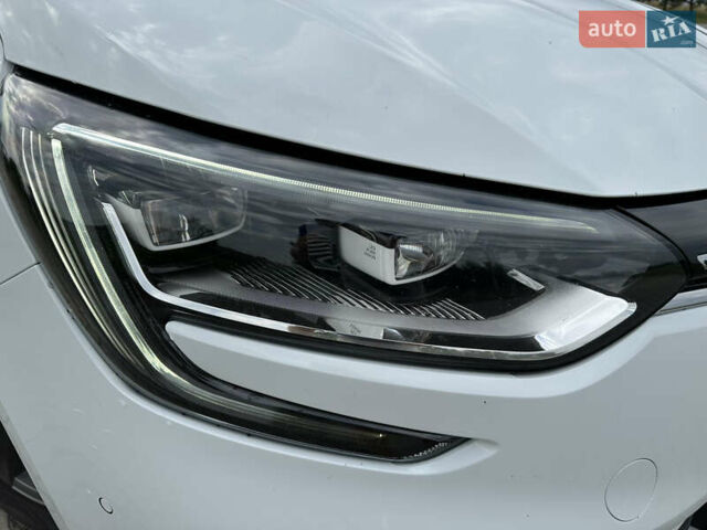 Белый Рено Меган, объемом двигателя 1.6 л и пробегом 217 тыс. км за 12900 $, фото 13 на Automoto.ua