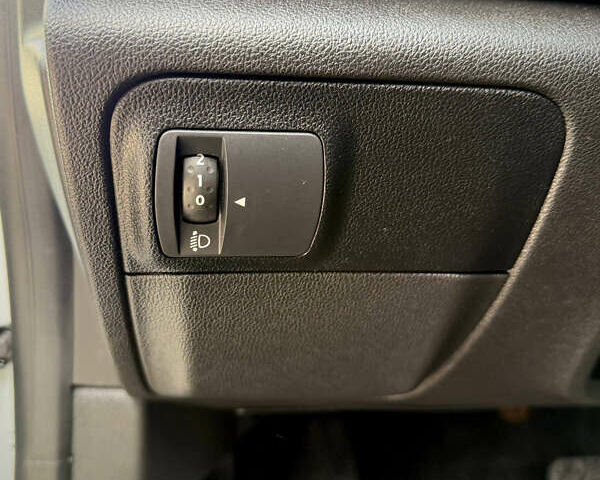 Рено Меган 2018 в Киеве на Automoto.ua Белый Рено Меган, объемом двигателя 1.5 л и пробегом 191 тыс. км за 14499 $, фото 38 на Automoto.ua