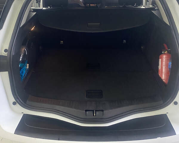 Белый Рено Меган, объемом двигателя 1.46 л и пробегом 177 тыс. км за 14300 $, фото 6 на Automoto.ua