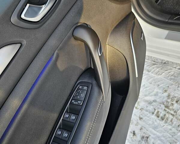 Білий Рено Меган, об'ємом двигуна 1.6 л та пробігом 196 тис. км за 14500 $, фото 25 на Automoto.ua