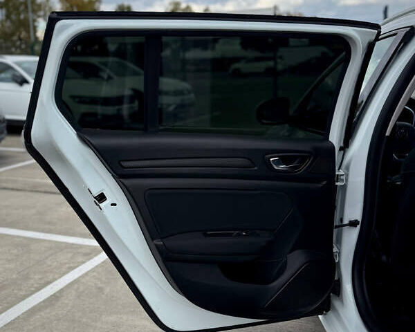 Рено Меган 2018 в Киеве на Automoto.ua Белый Рено Меган, объемом двигателя 1.5 л и пробегом 191 тыс. км за 14499 $, фото 40 на Automoto.ua