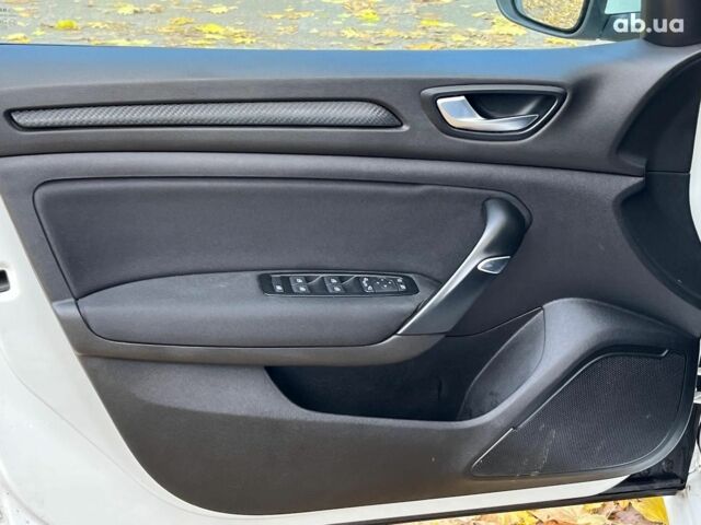 Белый Рено Меган, объемом двигателя 1.5 л и пробегом 250 тыс. км за 10890 $, фото 26 на Automoto.ua