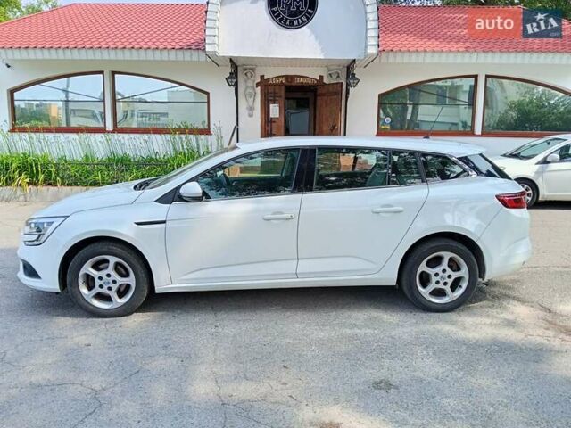 Белый Рено Меган, объемом двигателя 1.46 л и пробегом 175 тыс. км за 12000 $, фото 1 на Automoto.ua