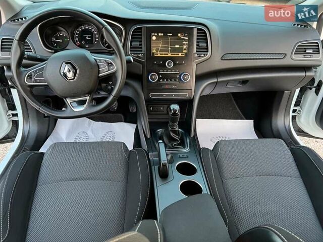 Белый Рено Меган, объемом двигателя 1.46 л и пробегом 225 тыс. км за 11999 $, фото 13 на Automoto.ua
