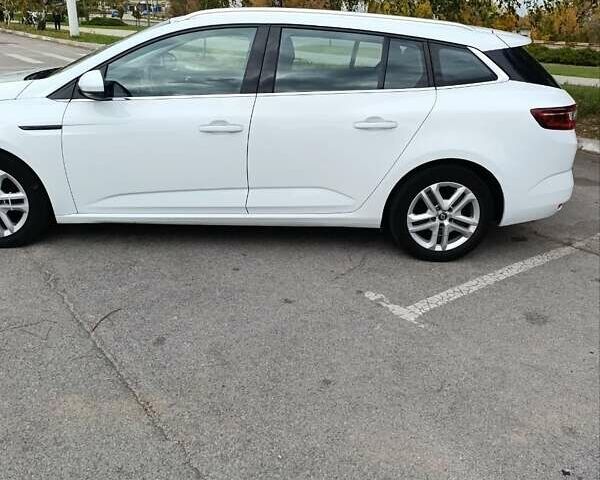 Белый Рено Меган, объемом двигателя 1.46 л и пробегом 130 тыс. км за 13200 $, фото 5 на Automoto.ua