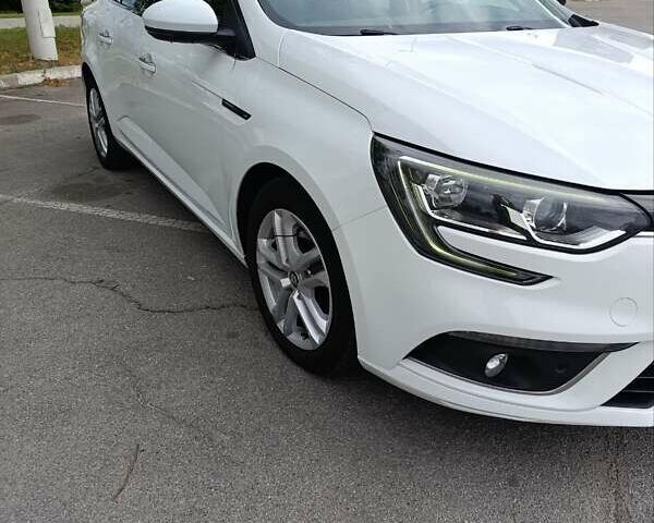 Белый Рено Меган, объемом двигателя 1.46 л и пробегом 130 тыс. км за 13200 $, фото 4 на Automoto.ua