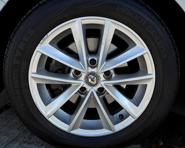 Рено Меган 2018 в Киеве на Automoto.ua Белый Рено Меган, объемом двигателя 1.5 л и пробегом 191 тыс. км за 14499 $, фото 12 на Automoto.ua