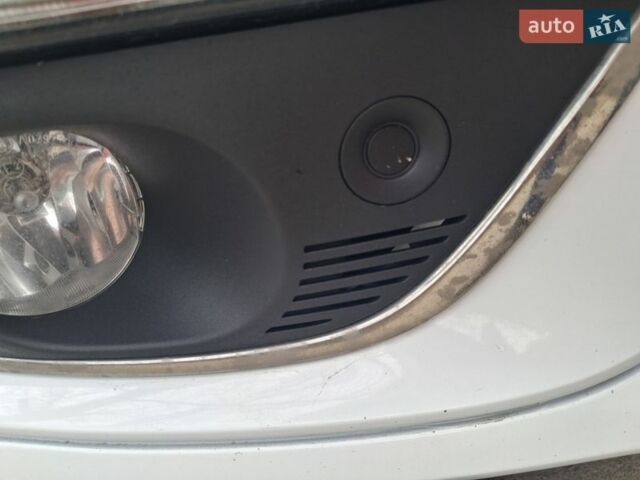 Белый Рено Меган, объемом двигателя 1.46 л и пробегом 200 тыс. км за 13800 $, фото 15 на Automoto.ua