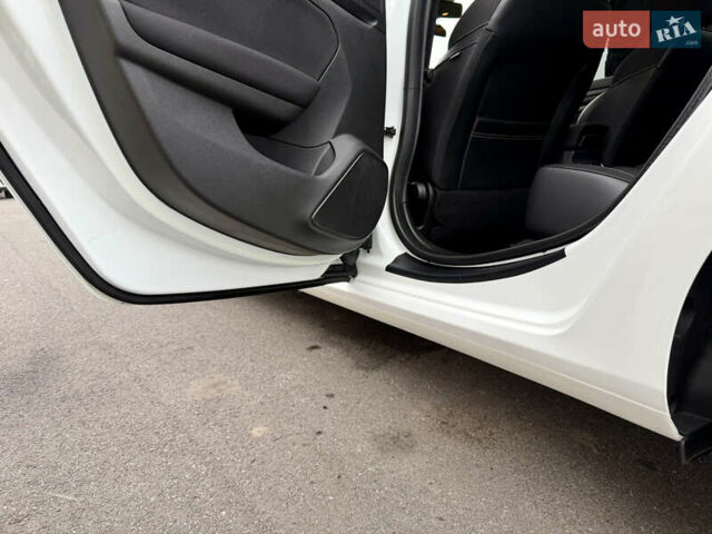 Білий Рено Меган, об'ємом двигуна 1.5 л та пробігом 245 тис. км за 13333 $, фото 42 на Automoto.ua