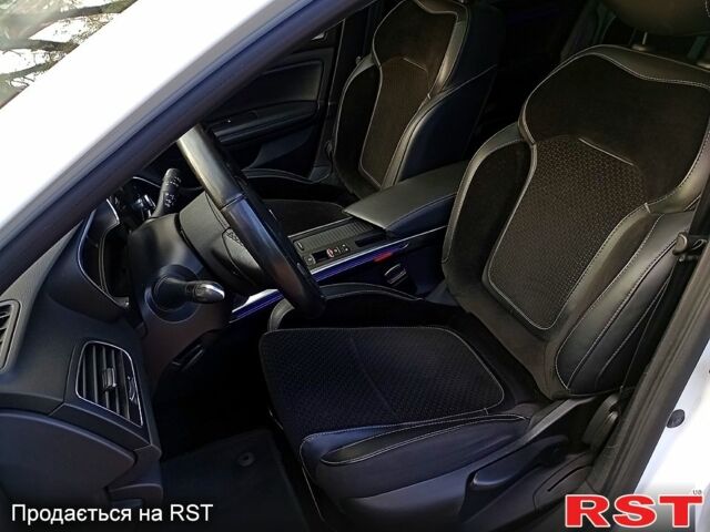 Белый Рено Меган, объемом двигателя 1.6 л и пробегом 124 тыс. км за 12500 $, фото 10 на Automoto.ua