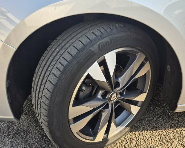 Белый Рено Меган, объемом двигателя 1.46 л и пробегом 177 тыс. км за 16200 $, фото 29 на Automoto.ua