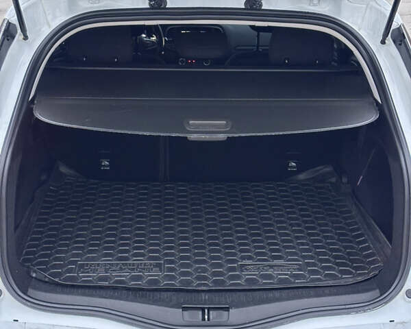 Білий Рено Меган, об'ємом двигуна 1.46 л та пробігом 252 тис. км за 13300 $, фото 14 на Automoto.ua