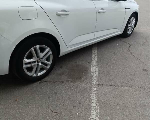 Белый Рено Меган, объемом двигателя 1.46 л и пробегом 130 тыс. км за 13200 $, фото 3 на Automoto.ua