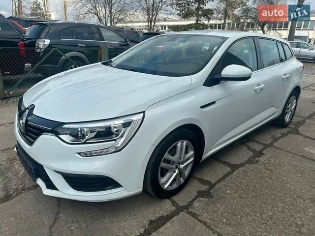 Белый Рено Меган, объемом двигателя 1.46 л и пробегом 225 тыс. км за 11999 $, фото 22 на Automoto.ua