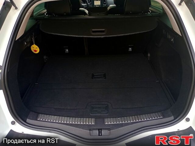 Белый Рено Меган, объемом двигателя 1.6 л и пробегом 124 тыс. км за 12500 $, фото 6 на Automoto.ua