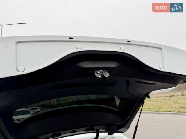 Білий Рено Меган, об'ємом двигуна 1.5 л та пробігом 245 тис. км за 13333 $, фото 67 на Automoto.ua