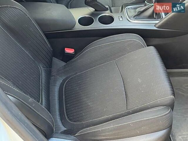 Белый Рено Меган, объемом двигателя 1.5 л и пробегом 250 тыс. км за 10890 $, фото 16 на Automoto.ua