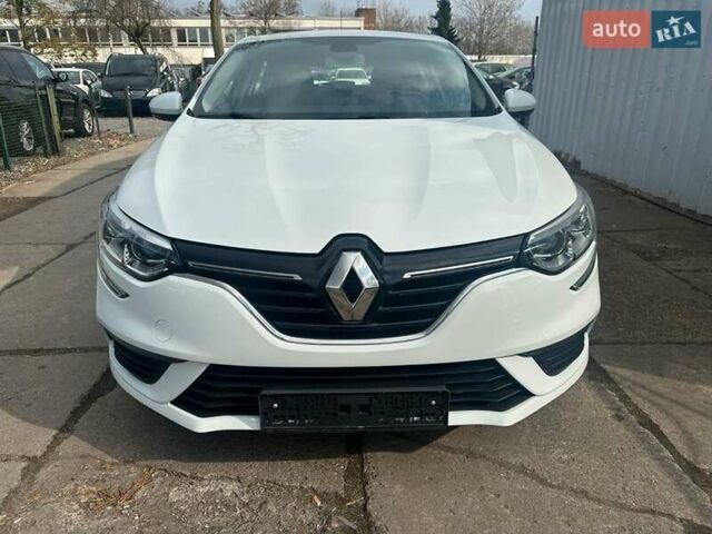 Белый Рено Меган, объемом двигателя 1.46 л и пробегом 225 тыс. км за 11999 $, фото 1 на Automoto.ua