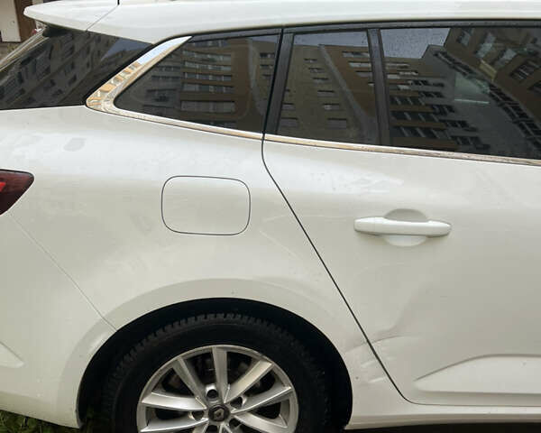 Белый Рено Меган, объемом двигателя 1.46 л и пробегом 182 тыс. км за 10800 $, фото 5 на Automoto.ua