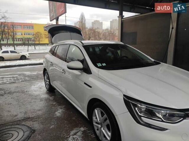Білий Рено Меган, об'ємом двигуна 1.46 л та пробігом 167 тис. км за 12700 $, фото 7 на Automoto.ua