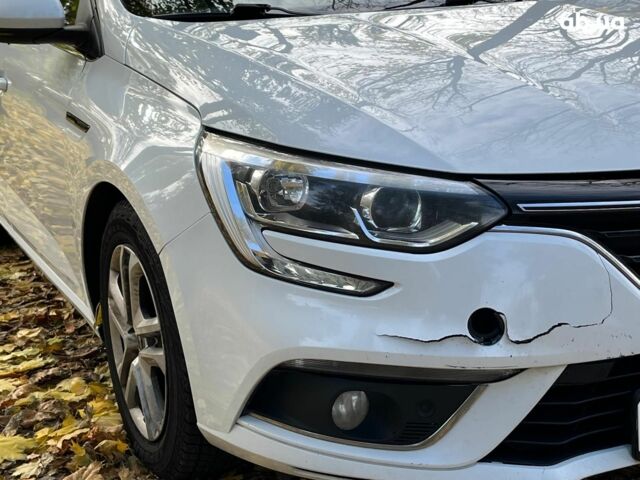 Белый Рено Меган, объемом двигателя 1.5 л и пробегом 250 тыс. км за 10890 $, фото 3 на Automoto.ua
