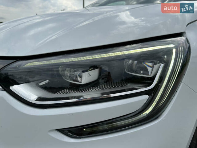 Белый Рено Меган, объемом двигателя 1.6 л и пробегом 217 тыс. км за 12900 $, фото 12 на Automoto.ua