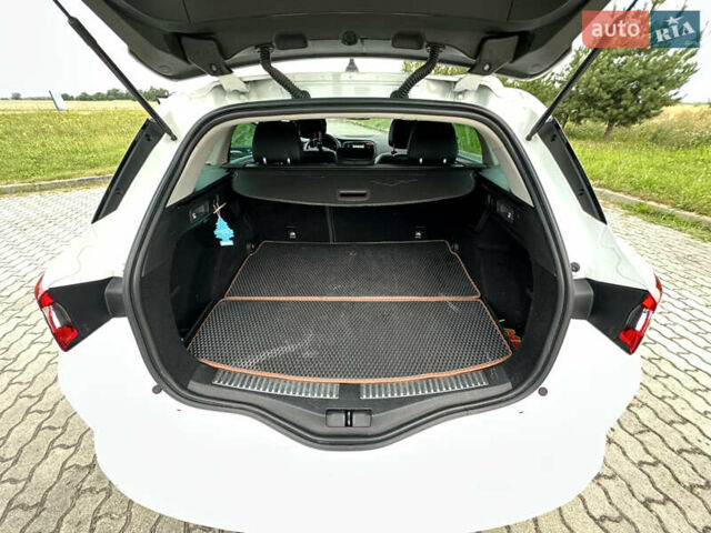 Белый Рено Меган, объемом двигателя 1.6 л и пробегом 217 тыс. км за 12900 $, фото 24 на Automoto.ua