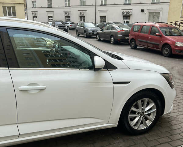 Белый Рено Меган, объемом двигателя 1.46 л и пробегом 182 тыс. км за 10800 $, фото 3 на Automoto.ua