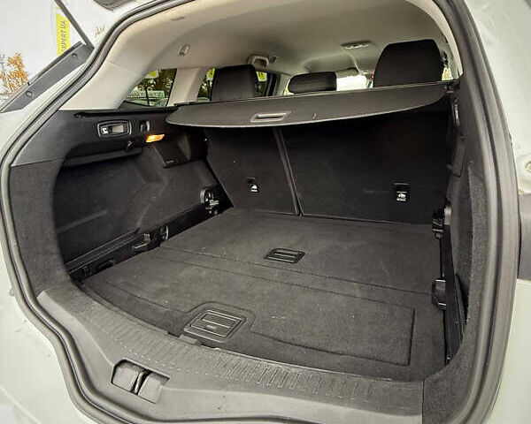 Рено Меган 2018 в Киеве на Automoto.ua Белый Рено Меган, объемом двигателя 1.5 л и пробегом 191 тыс. км за 14499 $, фото 46 на Automoto.ua