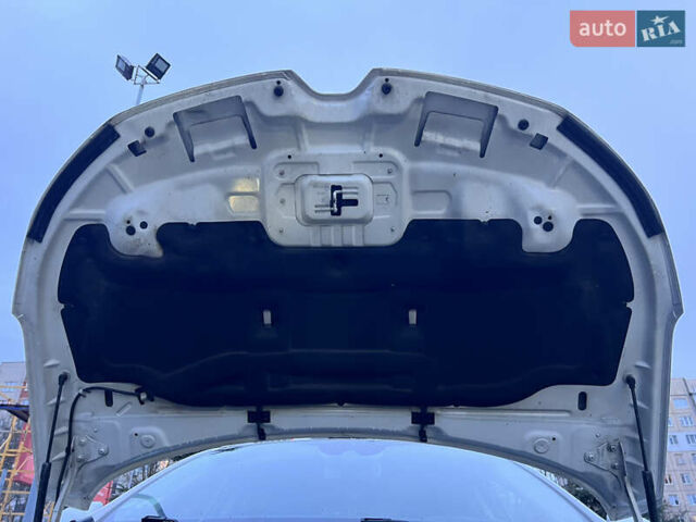 Білий Рено Меган, об'ємом двигуна 1.46 л та пробігом 270 тис. км за 12200 $, фото 27 на Automoto.ua