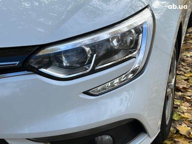 Белый Рено Меган, объемом двигателя 1.5 л и пробегом 250 тыс. км за 10890 $, фото 4 на Automoto.ua