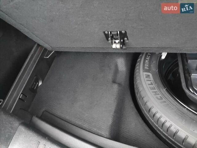 Білий Рено Меган, об'ємом двигуна 1.46 л та пробігом 167 тис. км за 12700 $, фото 3 на Automoto.ua