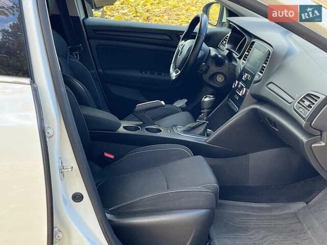 Белый Рено Меган, объемом двигателя 1.5 л и пробегом 250 тыс. км за 10890 $, фото 15 на Automoto.ua