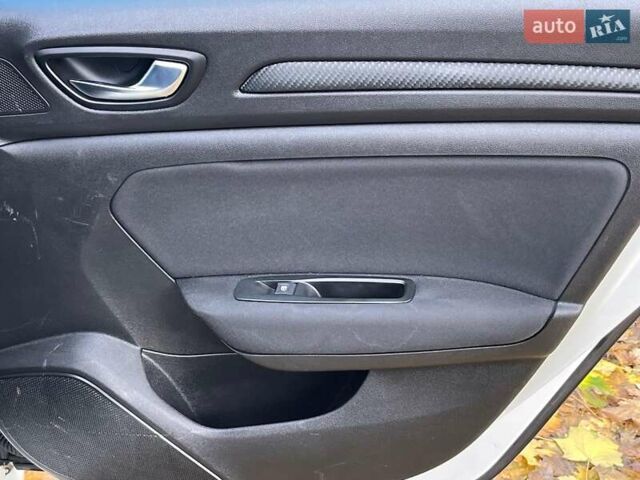 Белый Рено Меган, объемом двигателя 1.5 л и пробегом 250 тыс. км за 10890 $, фото 21 на Automoto.ua