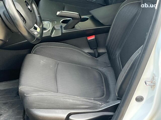 Белый Рено Меган, объемом двигателя 1.5 л и пробегом 250 тыс. км за 10890 $, фото 29 на Automoto.ua