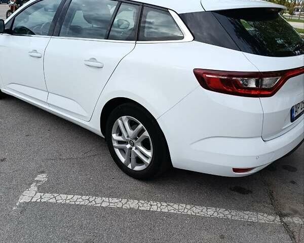 Белый Рено Меган, объемом двигателя 1.46 л и пробегом 130 тыс. км за 13200 $, фото 2 на Automoto.ua