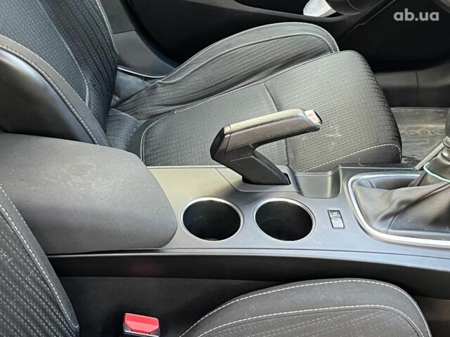 Белый Рено Меган, объемом двигателя 1.5 л и пробегом 250 тыс. км за 10890 $, фото 18 на Automoto.ua