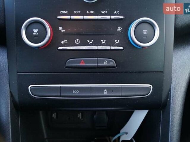 Белый Рено Меган, объемом двигателя 1.46 л и пробегом 225 тыс. км за 11999 $, фото 10 на Automoto.ua