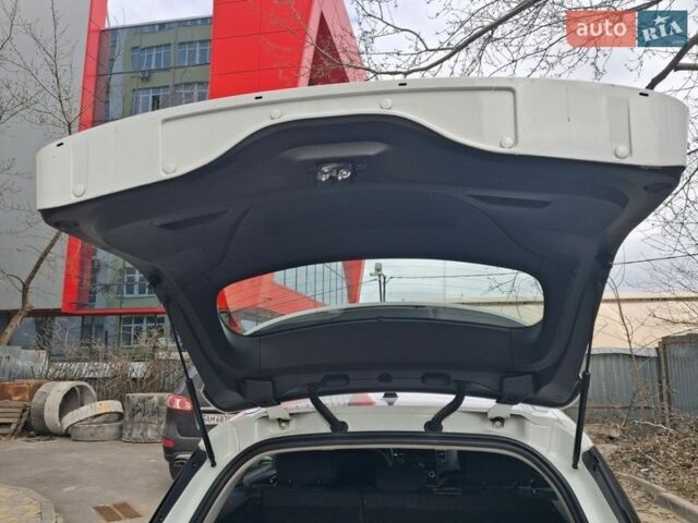 Белый Рено Меган, объемом двигателя 1.46 л и пробегом 200 тыс. км за 13800 $, фото 10 на Automoto.ua