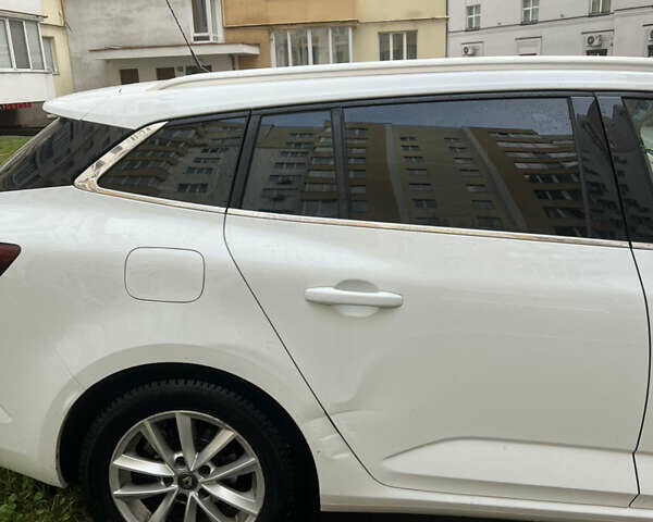 Белый Рено Меган, объемом двигателя 1.46 л и пробегом 182 тыс. км за 10800 $, фото 4 на Automoto.ua