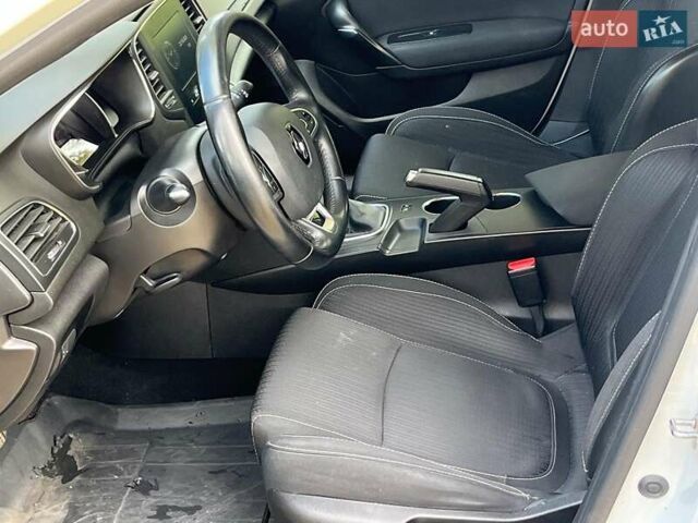 Белый Рено Меган, объемом двигателя 1.5 л и пробегом 250 тыс. км за 10890 $, фото 25 на Automoto.ua